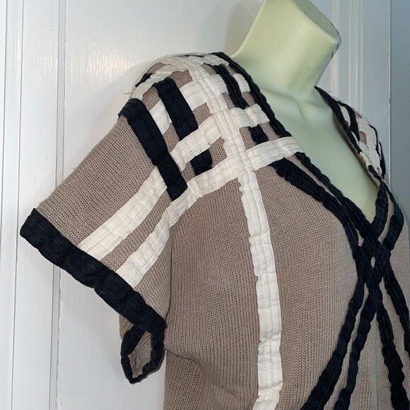 Vtg 80s I.B. Diffusion tan short sleeved V neck sweater with ribbon design - Picture 5 of 8